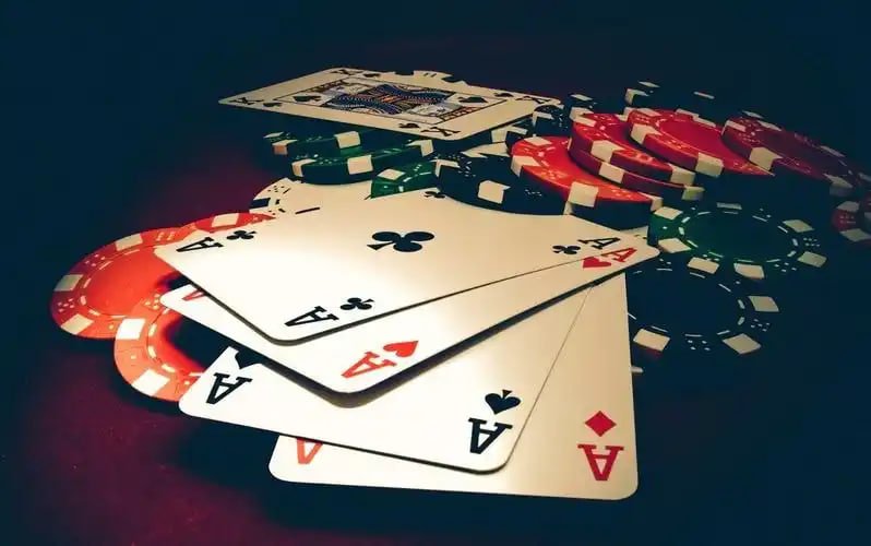 Feature cards for Super Fruit Machine mobile safety and privacy topics